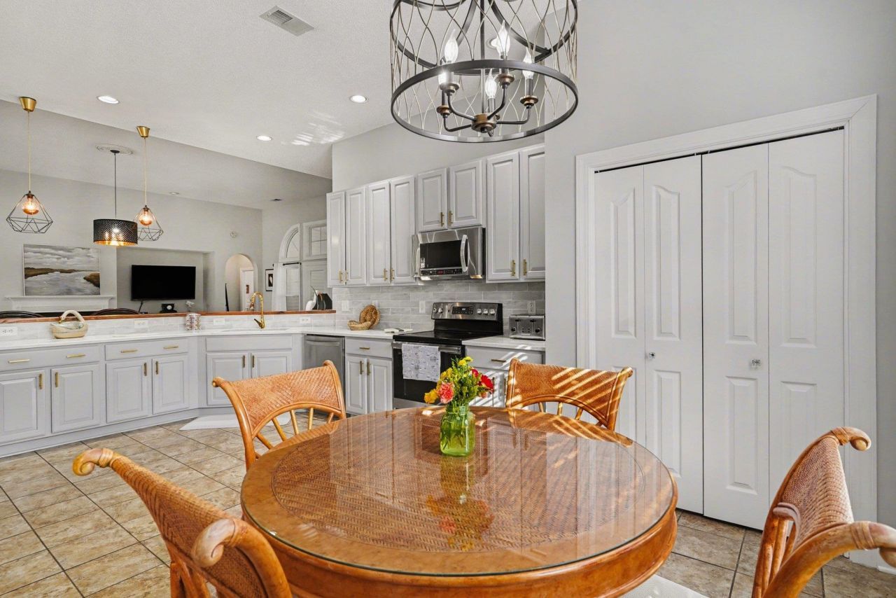 728 Camden Circle Photo 6