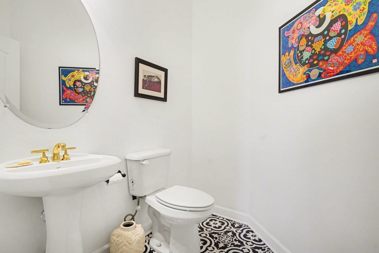 728 Camden Circle Photo 9