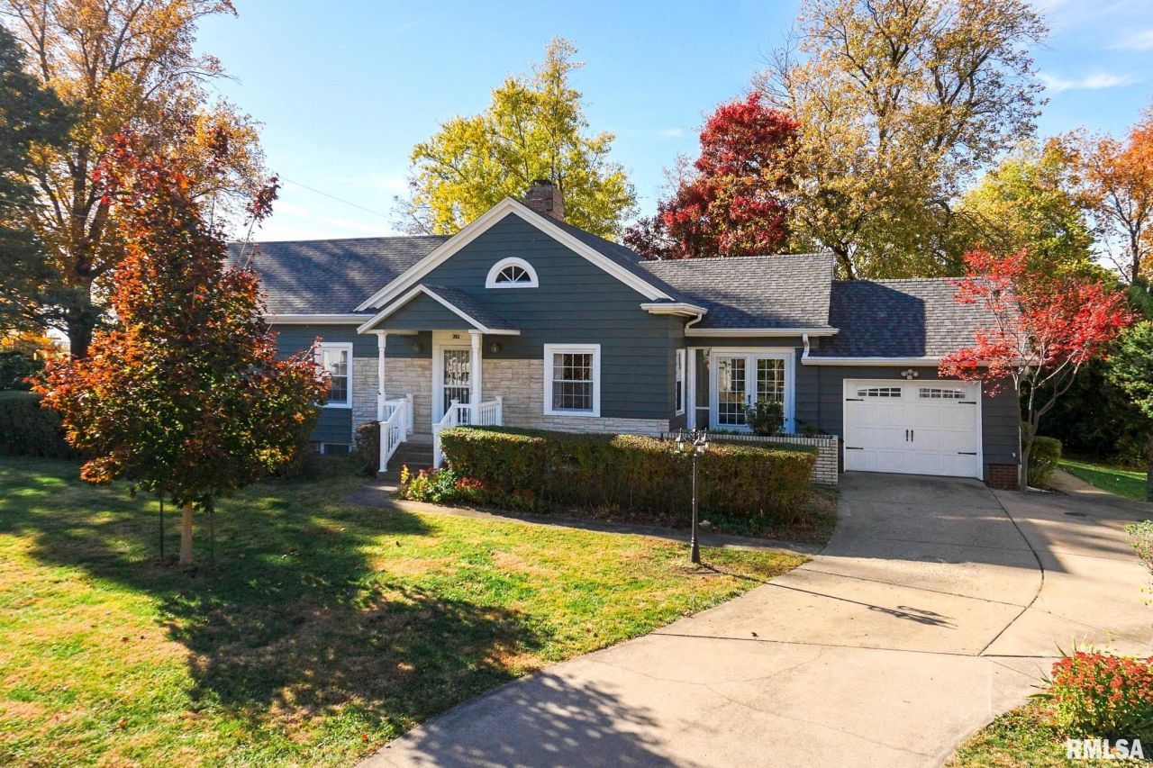 303 S Harris Street, Delavan, IL 61734 Main Photo