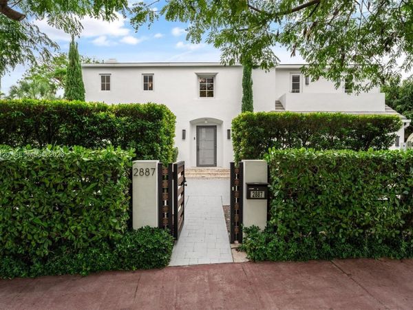 2887 Pine Tree Dr, Miami Beach, FL 33140