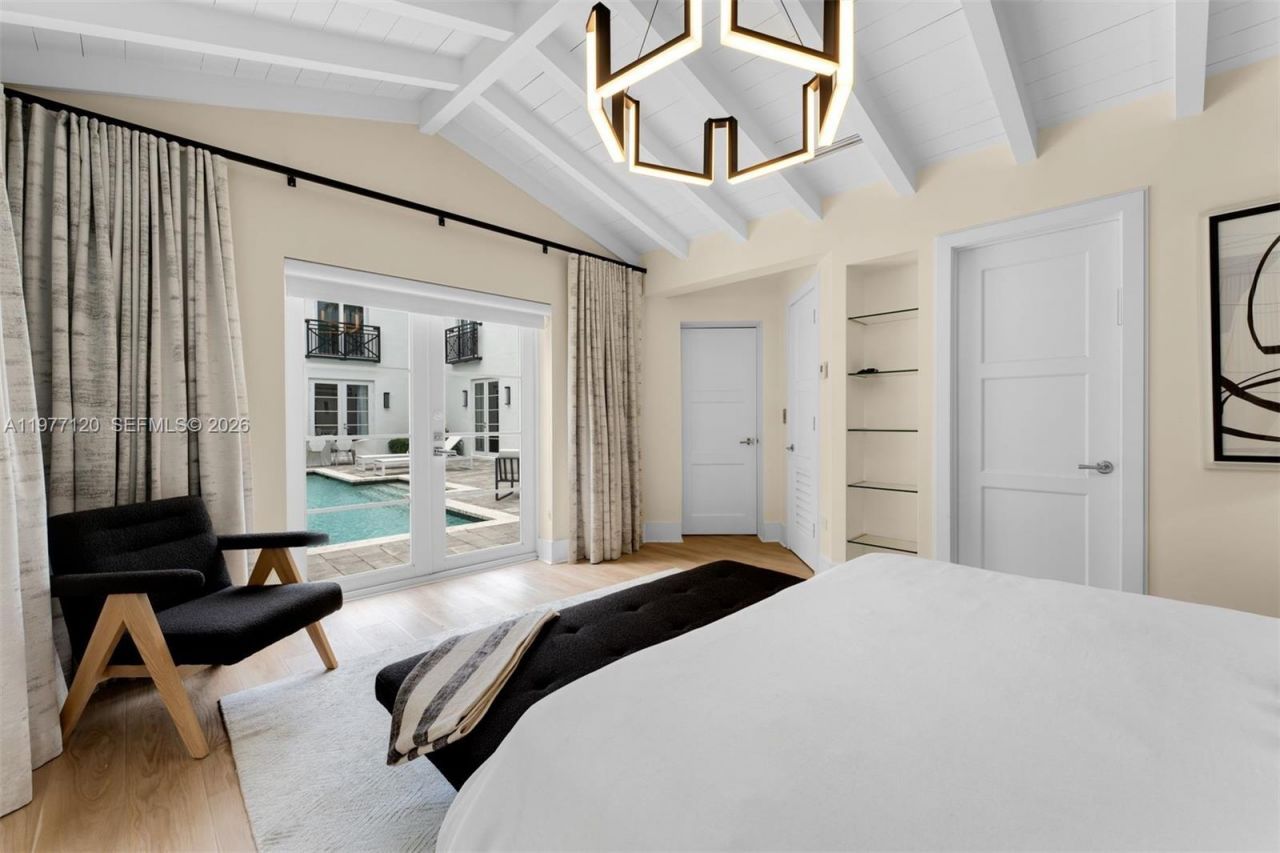 2887 Pine Tree Dr , Miami Beach, FL 33140 Photo