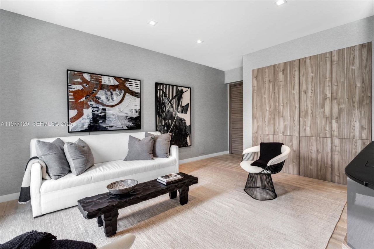 2887 Pine Tree Dr , Miami Beach, FL 33140 Photo