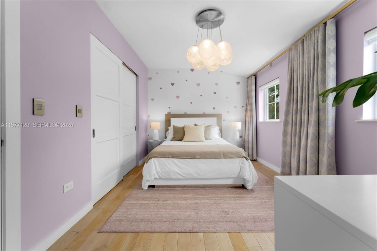 2887 Pine Tree Dr , Miami Beach, FL 33140 Photo