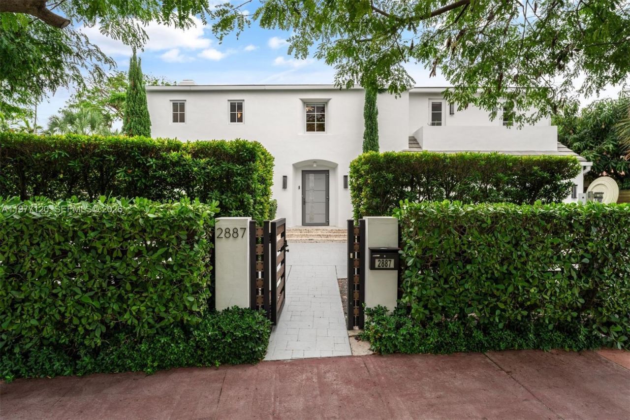 2887 Pine Tree Dr, Miami Beach, FL 33140 Photo