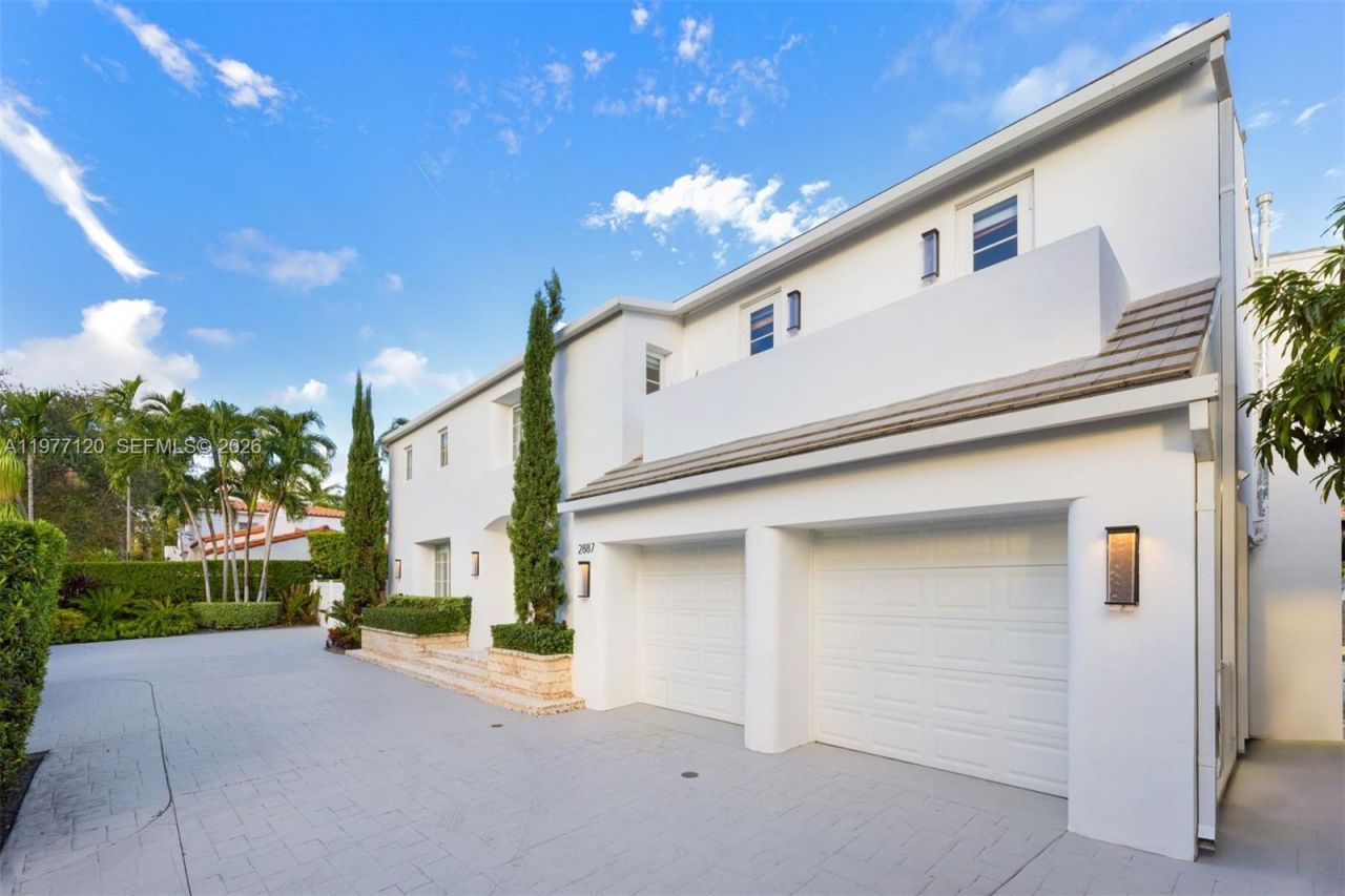 2887 Pine Tree Dr, Miami Beach, FL 33140 Photo