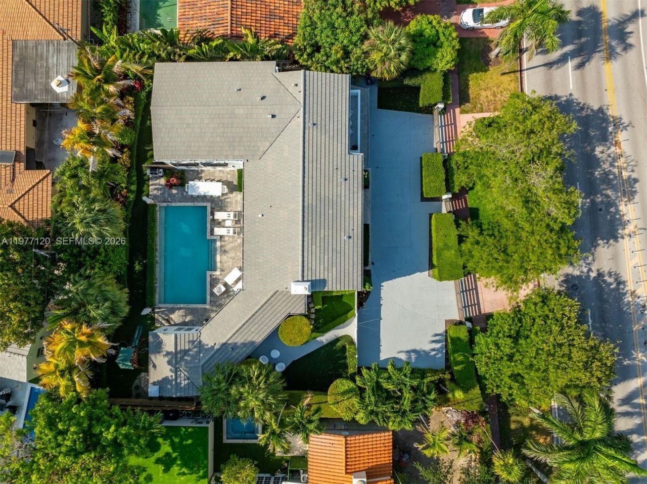 2887 Pine Tree Dr, Miami Beach, FL 33140 Photo