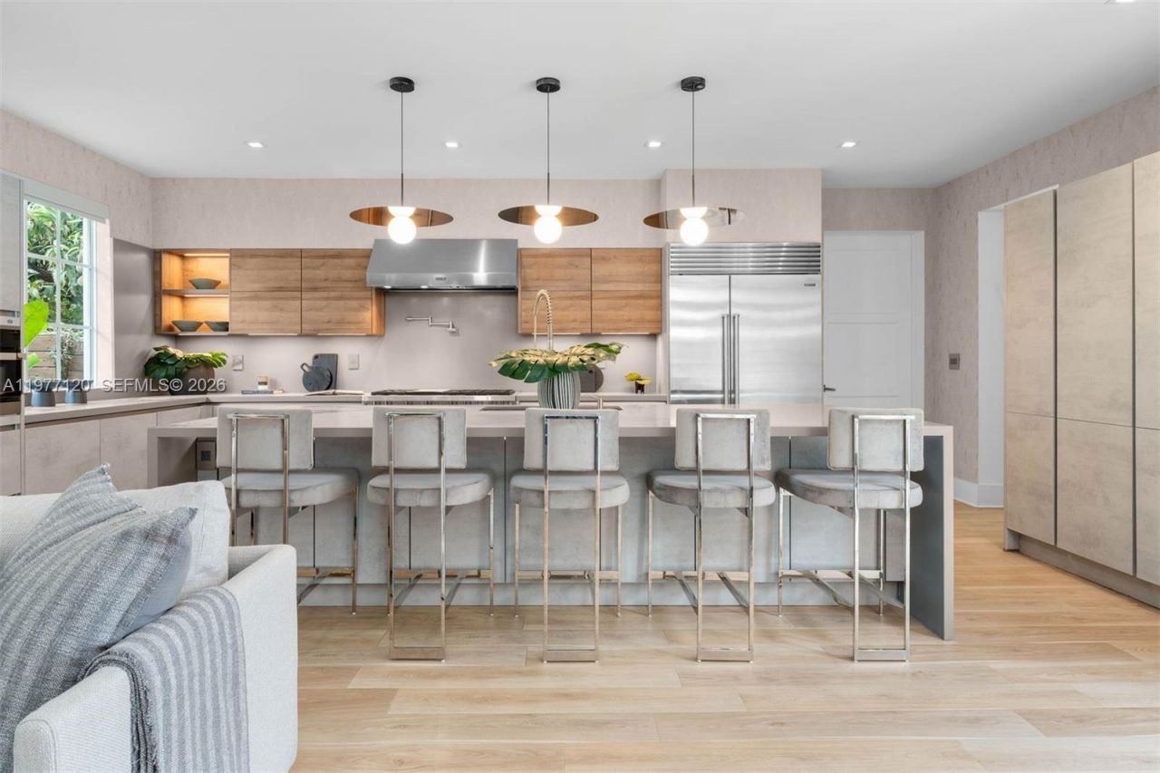 2887 Pine Tree Dr , Miami Beach, FL 33140 Photo