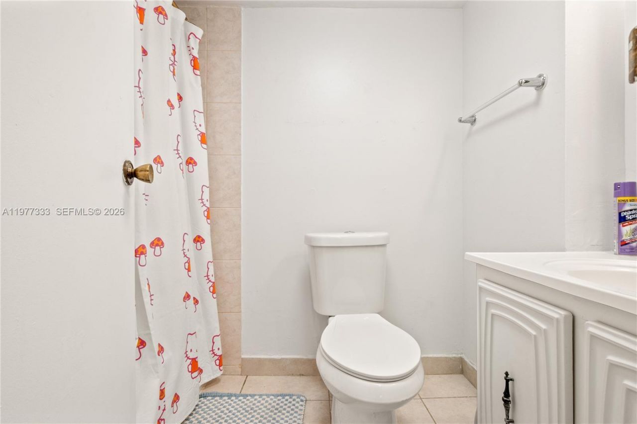 1000 Parkview Dr, Unit 222, Hallandale Beach, FL 33009 Photo