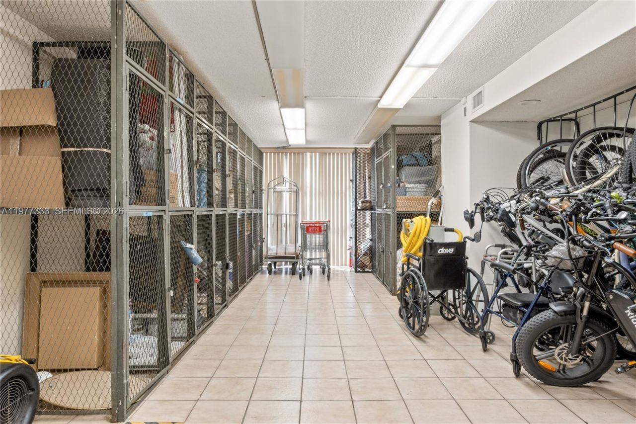 1000 Parkview Dr, Unit 222, Hallandale Beach, FL 33009 Photo