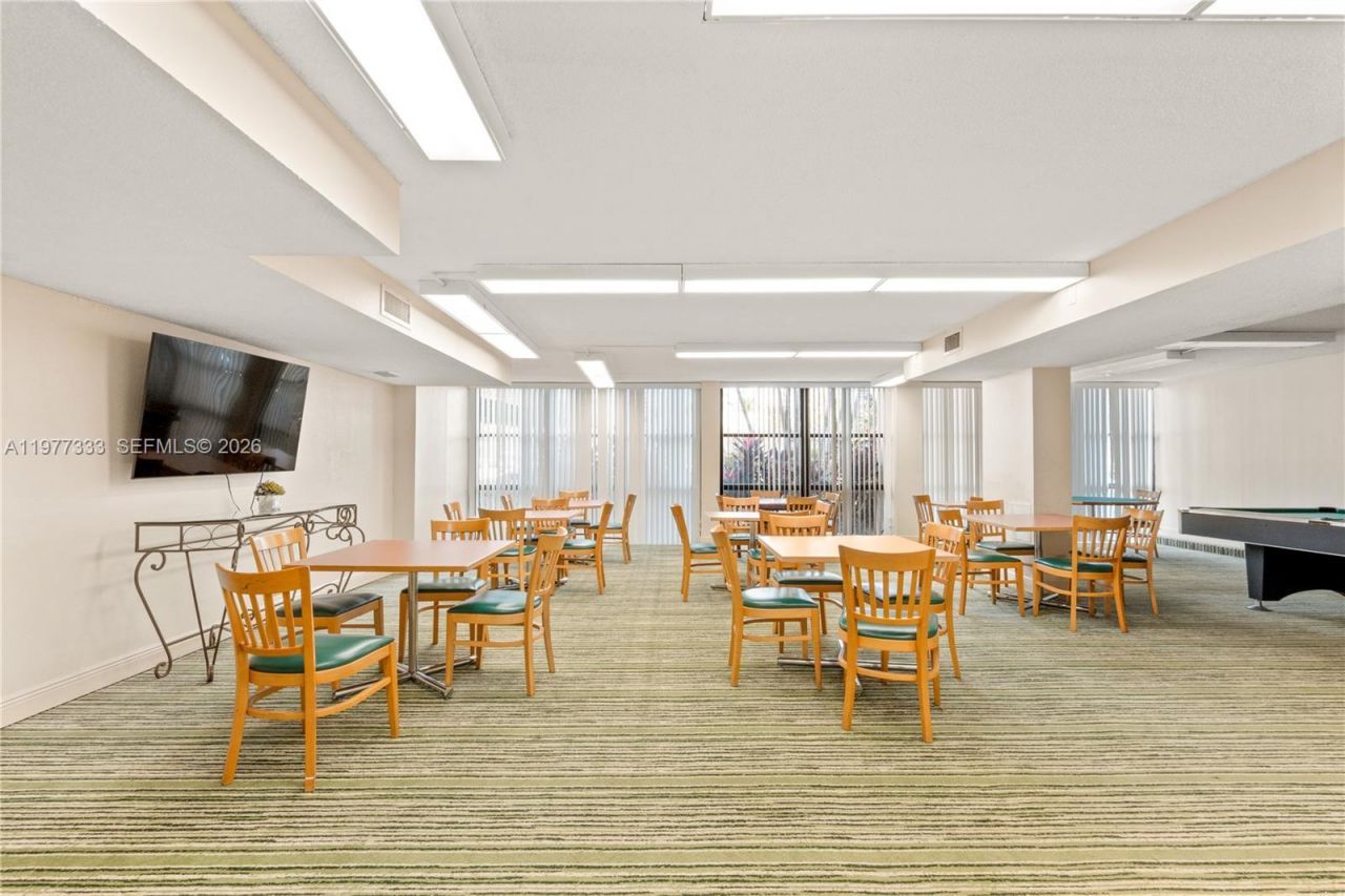 1000 Parkview Dr, Unit 222, Hallandale Beach, FL 33009 Photo