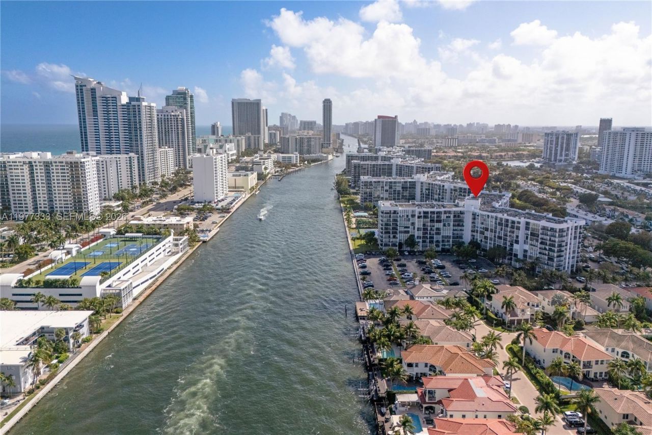 1000 Parkview Dr, Unit 222, Hallandale Beach, FL 33009 Photo