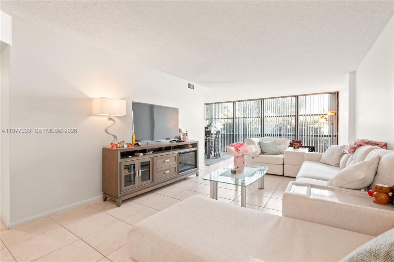 1000 Parkview Dr, Unit 222, Hallandale Beach, FL 33009 Photo