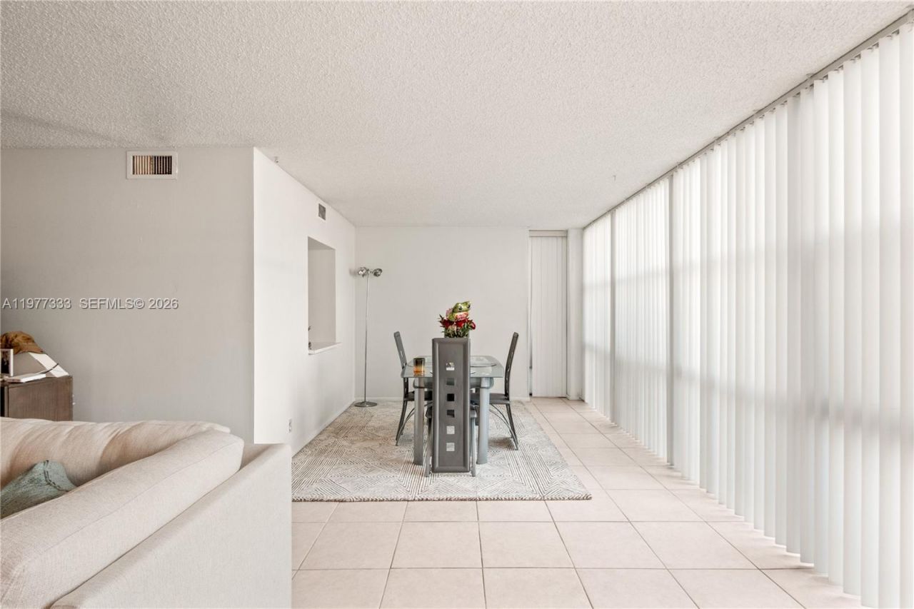 1000 Parkview Dr, Unit 222, Hallandale Beach, FL 33009 Photo