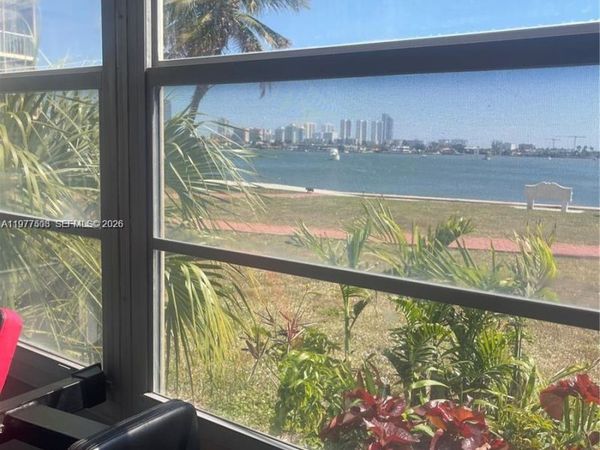 2910 Point East Dr , Unit M109, Aventura, FL 33160