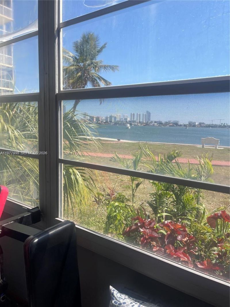 2910 Point East Dr , Unit M109, Aventura, FL 33160 Photo