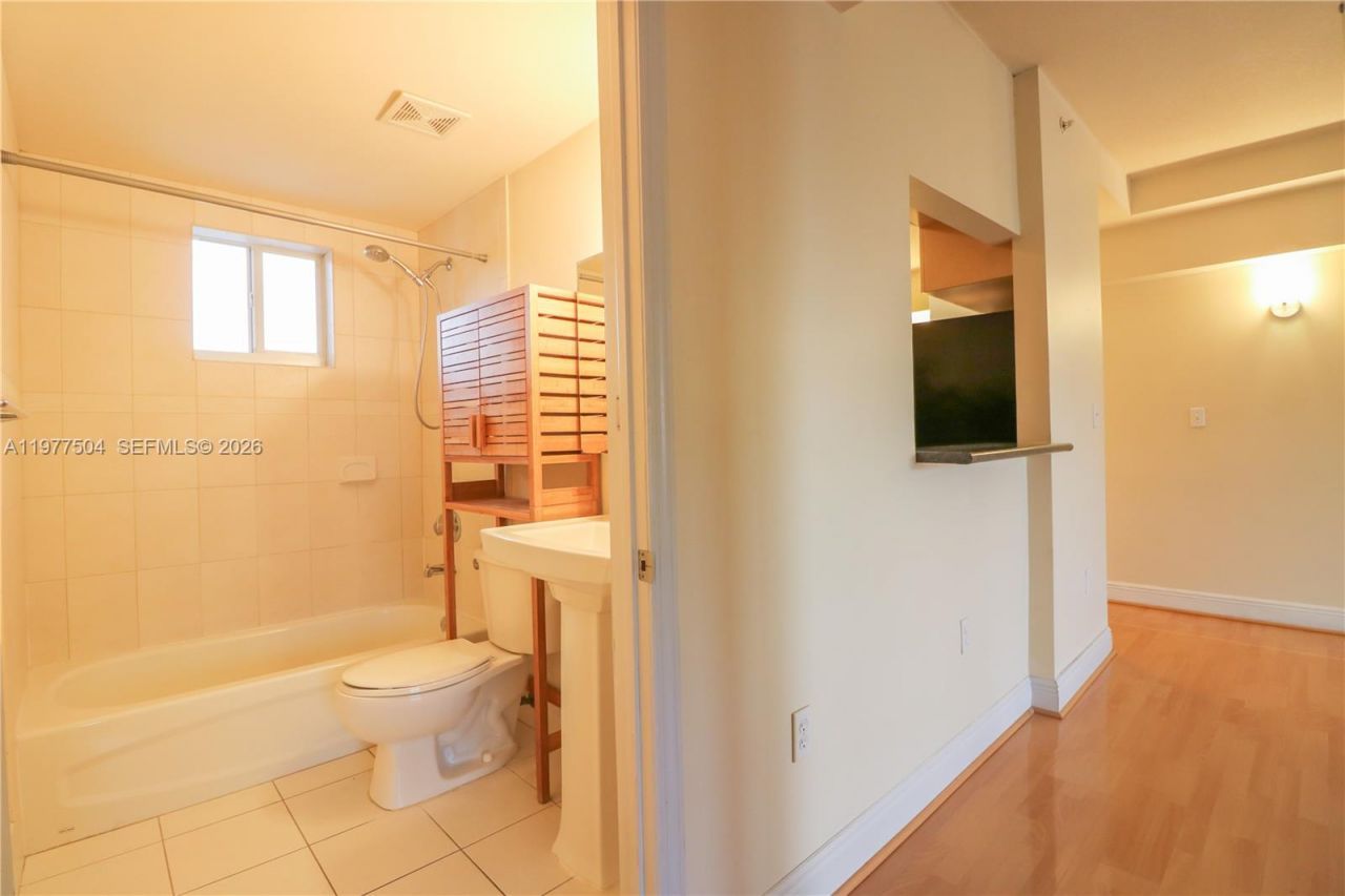 134 SW 7th Ave , Unit 403, Miami, FL 33130 Photo