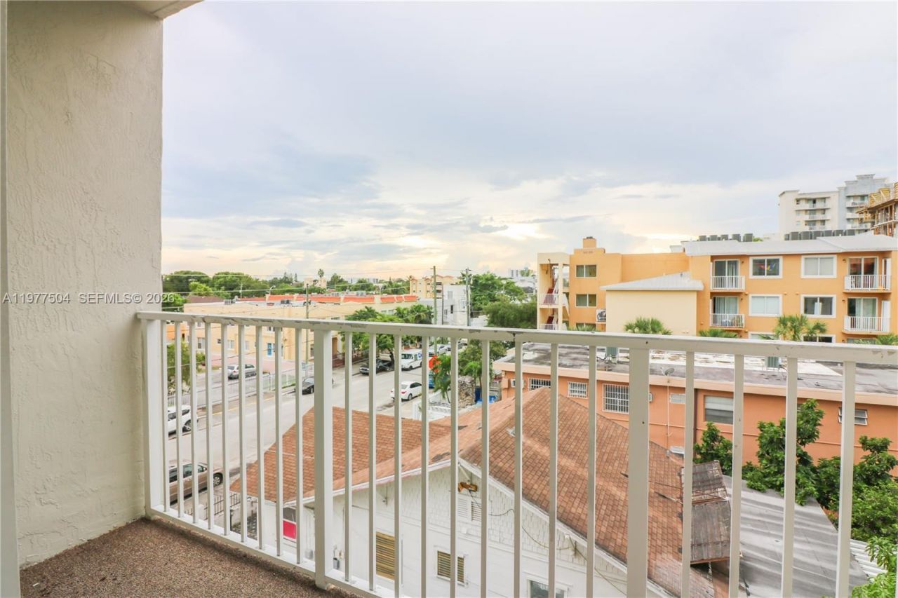 134 SW 7th Ave , Unit 403, Miami, FL 33130 Photo