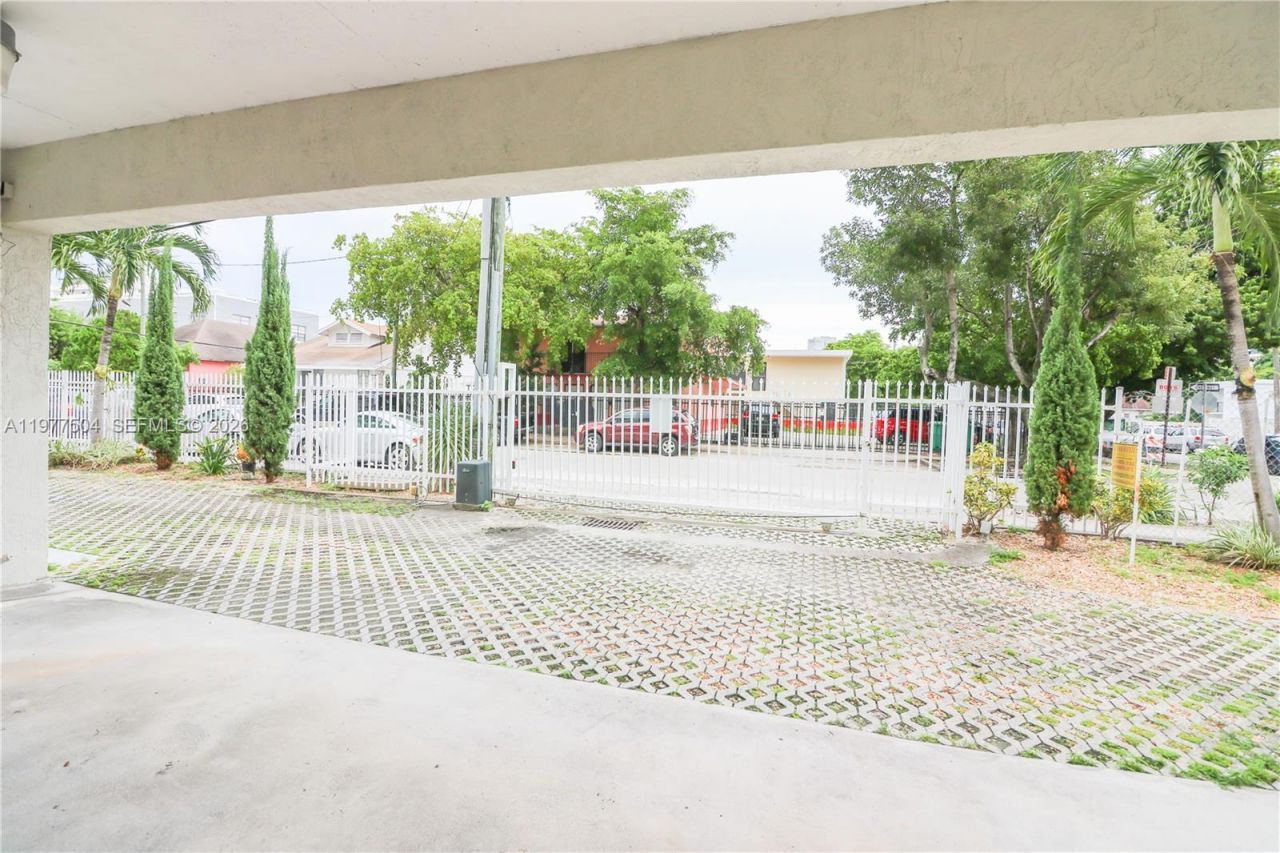 134 SW 7th Ave , Unit 403, Miami, FL 33130 Photo