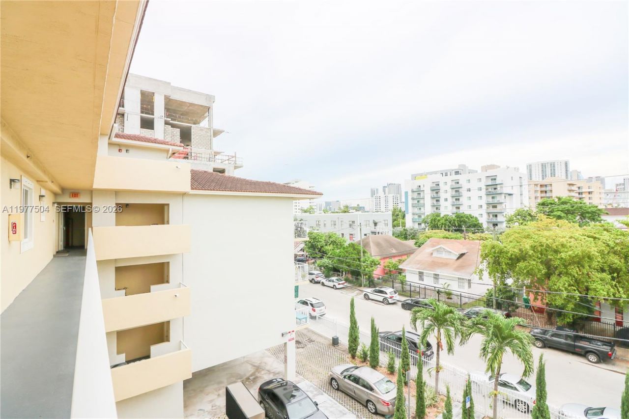 134 SW 7th Ave , Unit 403, Miami, FL 33130 Photo