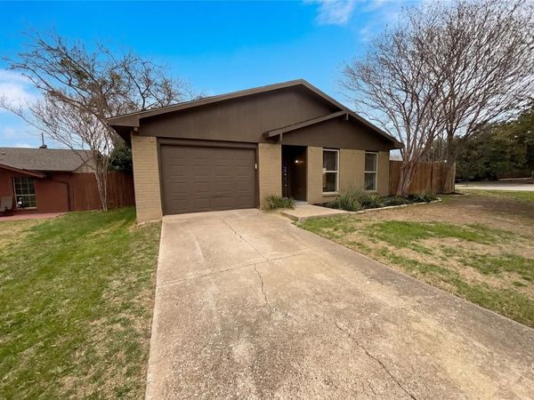 2005 Victoria Road , Carrollton, TX 75007