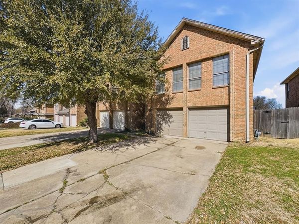1222 W Hudgins Street , Grapevine, TX 76051