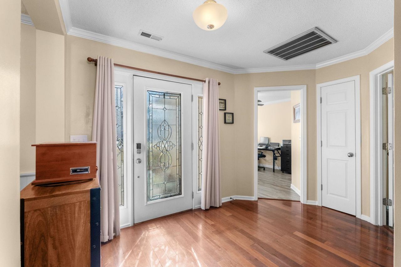 1008 Liriope Ln. Photo 5