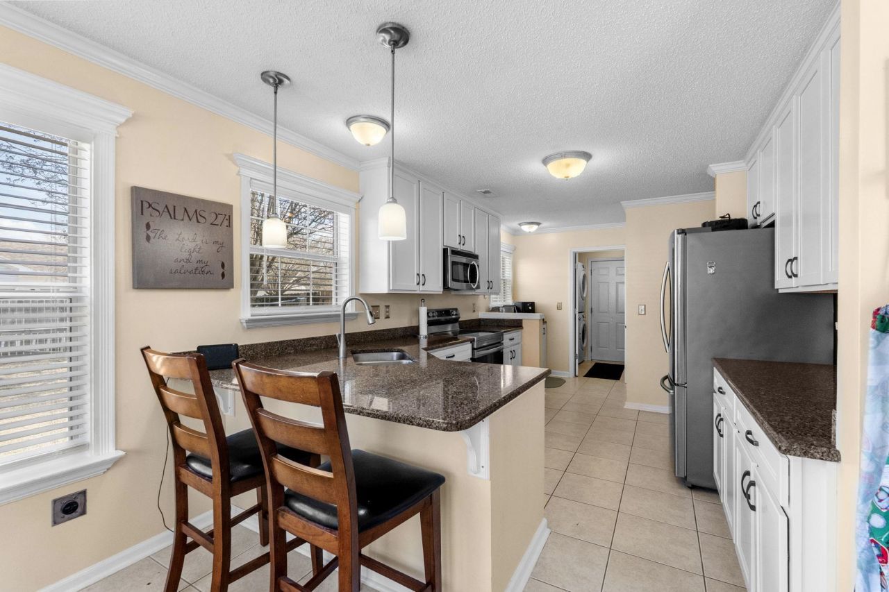 1008 Liriope Ln. Photo 6