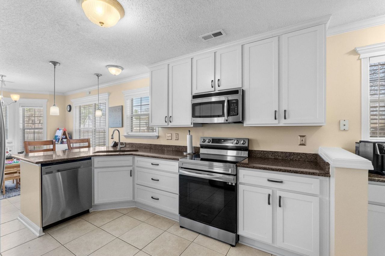 1008 Liriope Ln. Photo 7