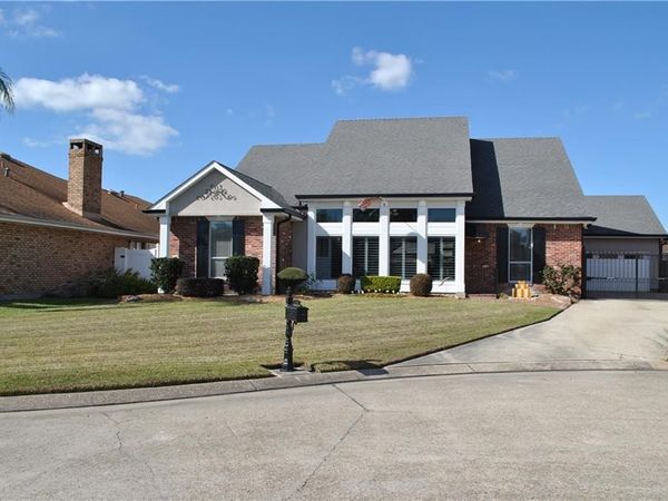 10 MILLWOOD Court , Marrero, LA 70072
