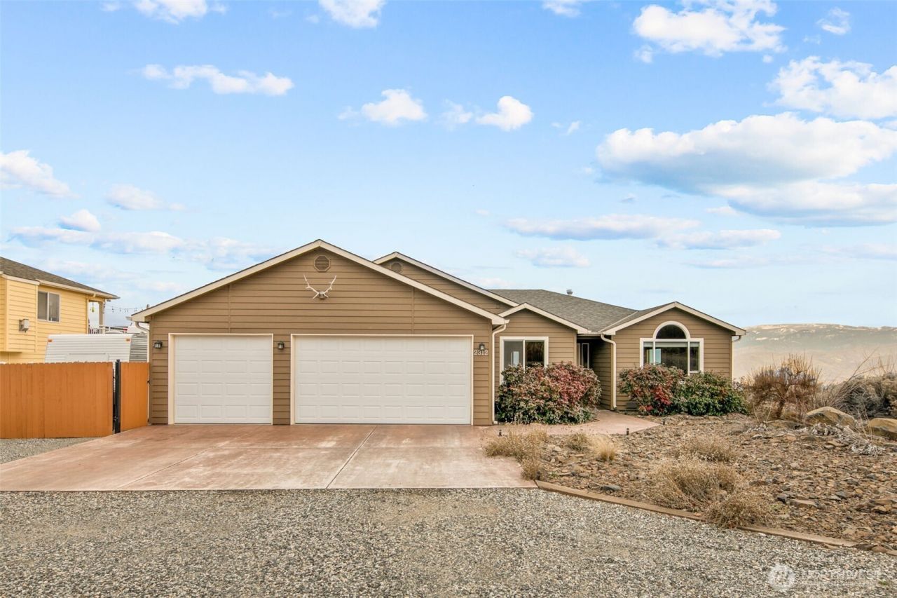 2312 Canyon Hills Drive, East Wenatchee, WA 98802 Main Photo