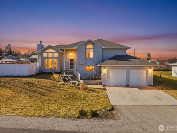 17 Washington Place , Electric City, WA 99123