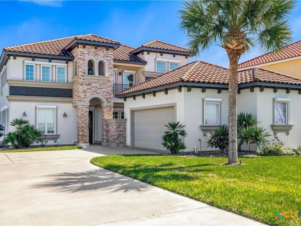 559 W Lago Loop Road, Port O'Connor, TX 77982