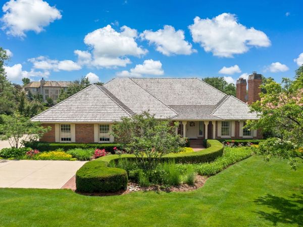 2016 Midwest club Parkway , Oak Brook, IL 60523
