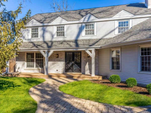 21 N Ridge Road, Lake Forest, IL 60045