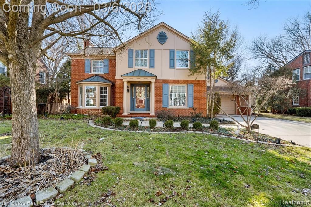 1061 N Oxford Road, Grosse Pointe Woods, MI 48236 Main Photo