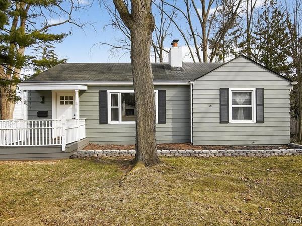 23170 Hawthorne Street, Farmington, MI 48336