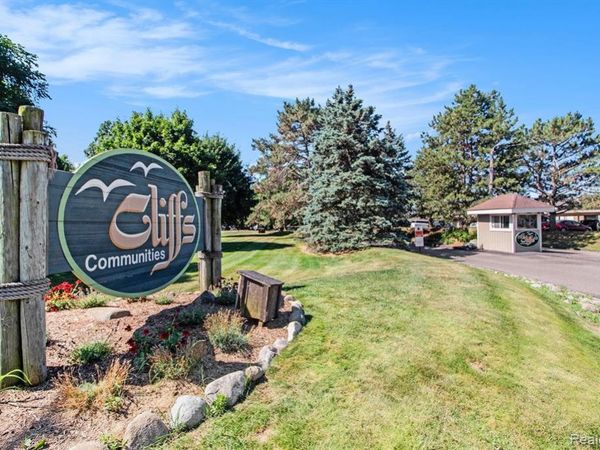 855 Cliffs Drive, Ypsilanti Twp, MI 48198