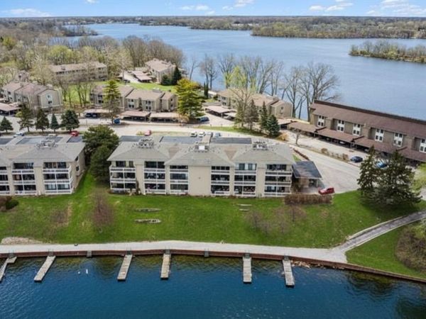 855 Cliffs Drive, Ypsilanti Twp, MI 48198