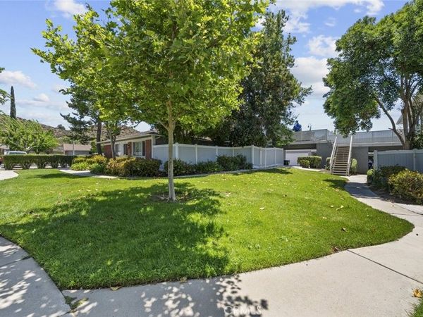 28121 Robin Avenue, Unit 136, Saugus, CA 91350