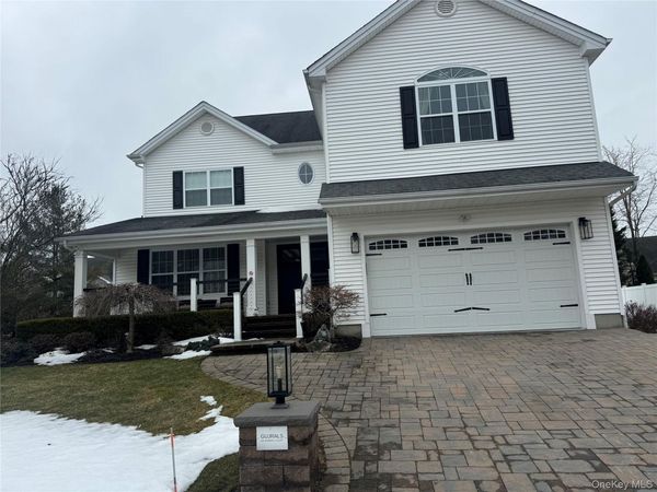 221 Rivendell Court , Melville, NY 11747