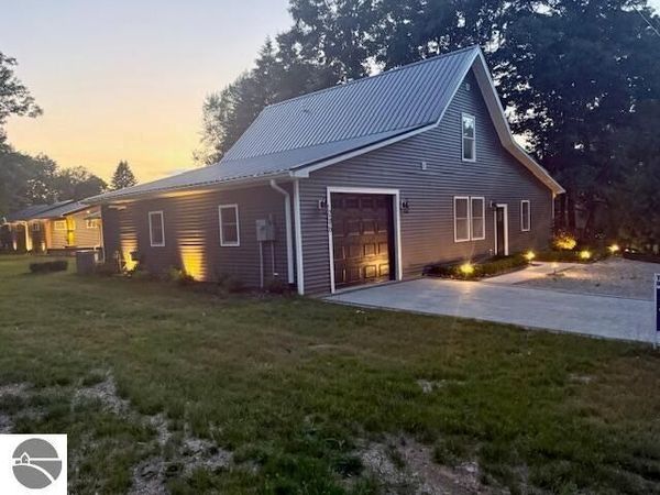 206 Joliet Avenue, Houghton Lake, MI 48629