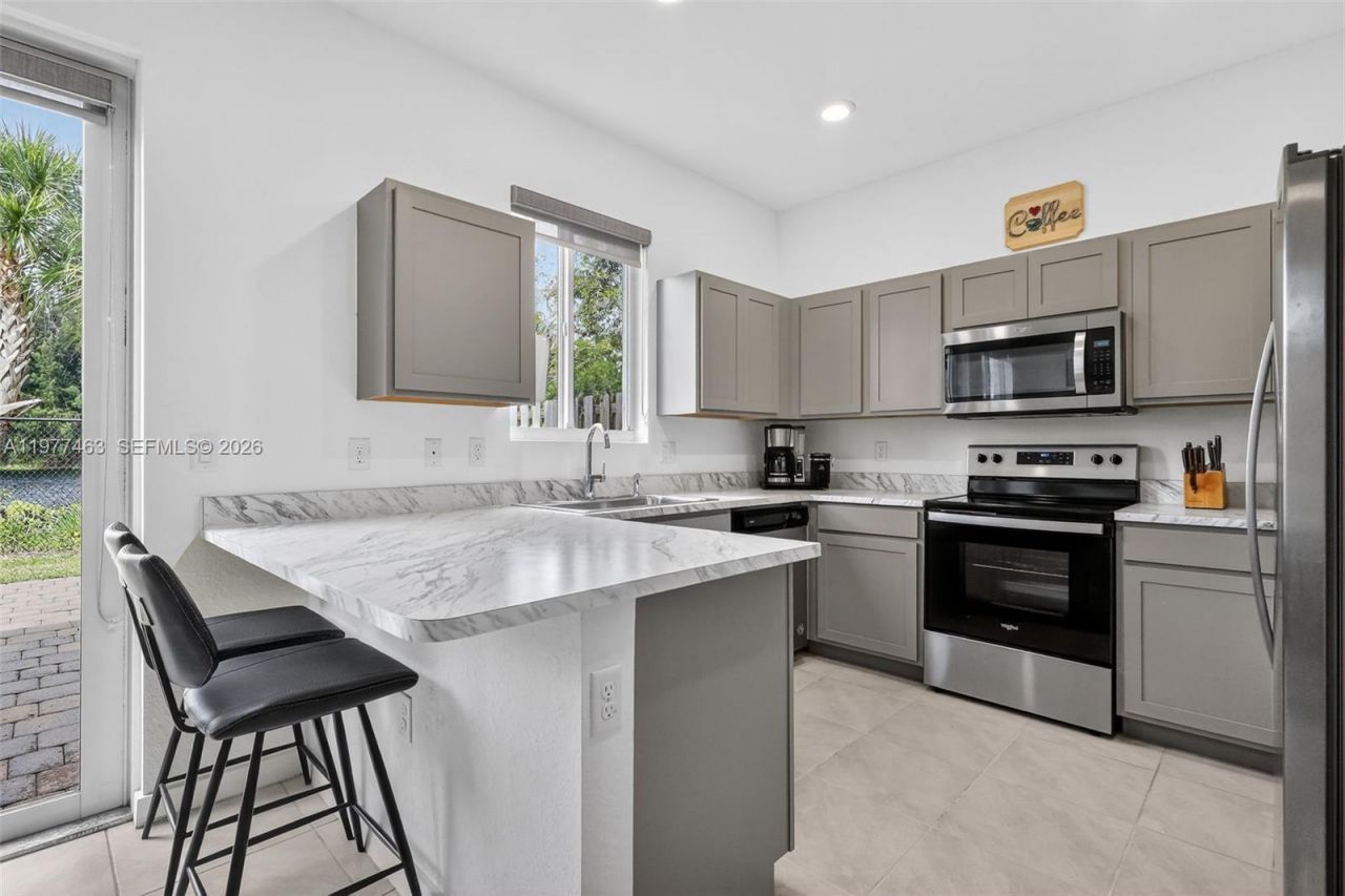 20868 NW 9th Path, Miami Gardens, FL 33169 Photo