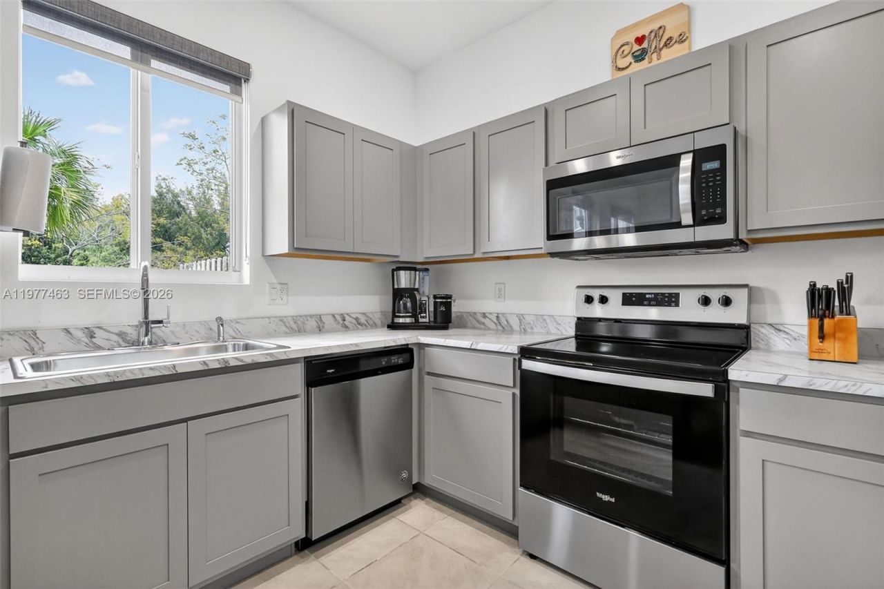 20868 NW 9th Path, Miami Gardens, FL 33169 Photo