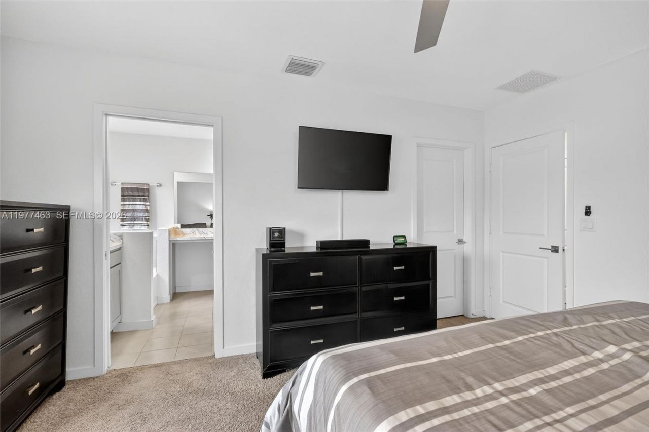 20868 NW 9th Path, Miami Gardens, FL 33169 Photo