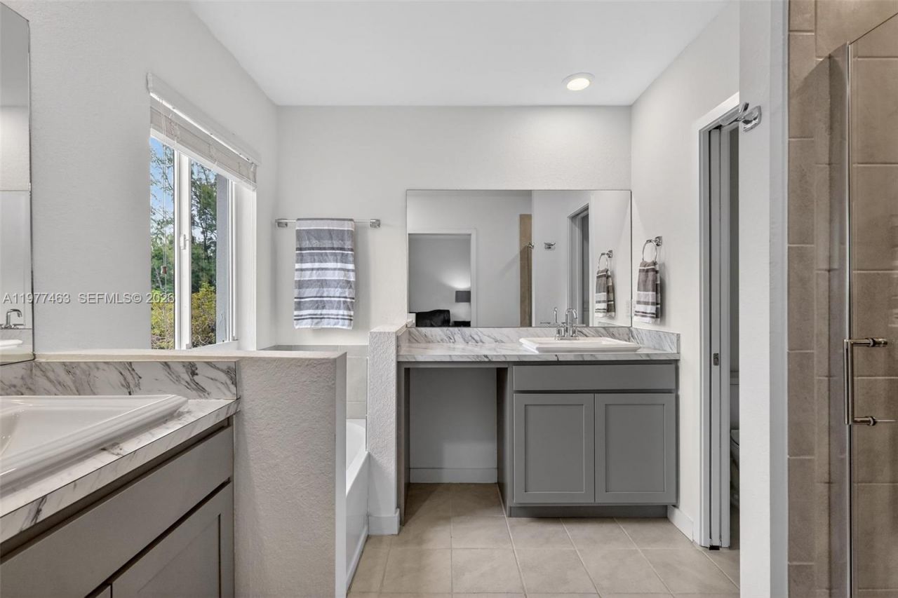 20868 NW 9th Path, Miami Gardens, FL 33169 Photo