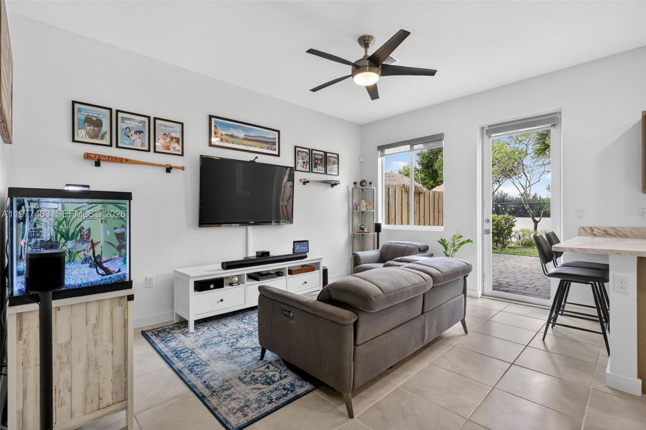 20868 NW 9th Path, Miami Gardens, FL 33169 Photo