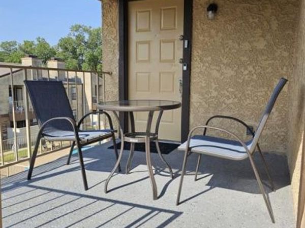 1728 Crest Point Drive , Arlington, TX 76012