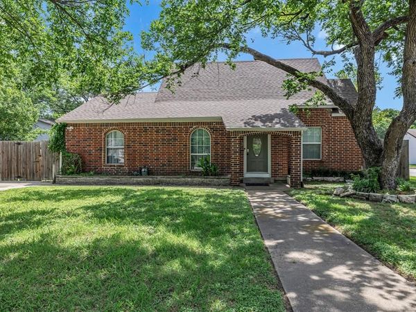 401 Magnolia Street , Arlington, TX 76012