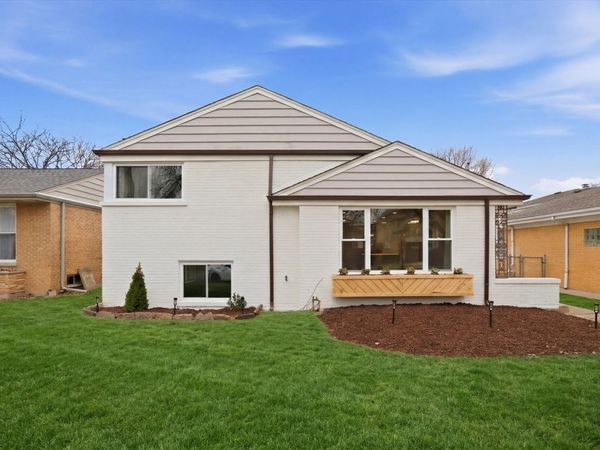 3829 W Chase Avenue , Lincolnwood, IL 60712