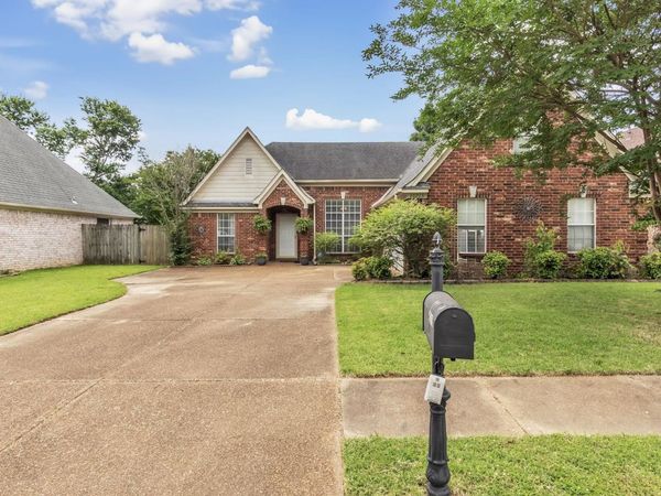 10215 N GREEN MOSS DR, Cordova, TN 38018